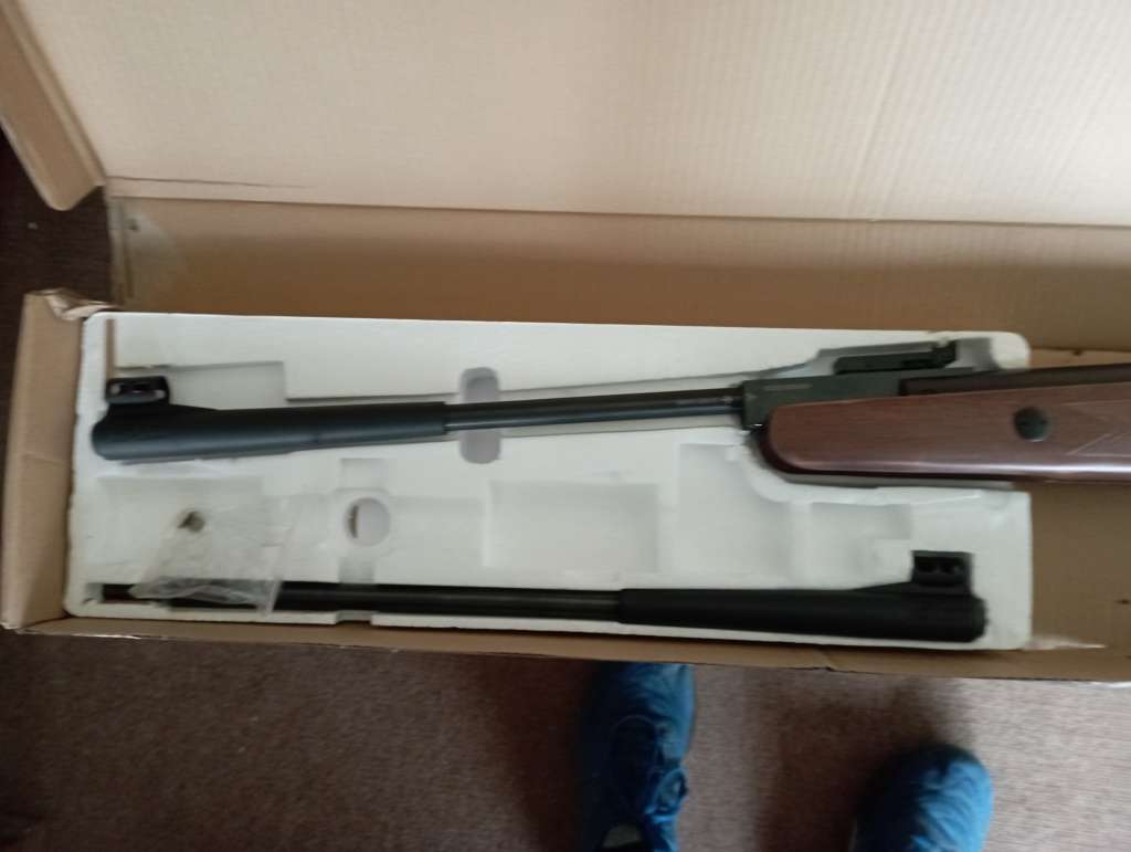 Pellet gun with 2 calibre barrels - .177 and .22