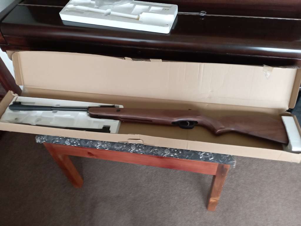 Pellet gun with 2 calibre barrels - .177 and .22