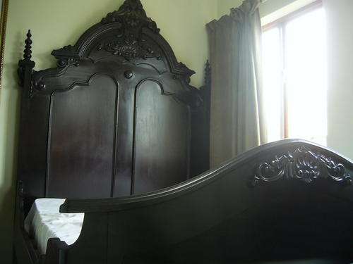 Stunning solid dark wood double size bed
