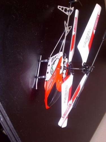 90mm 3.5 channel radio control helicopter. includes controller