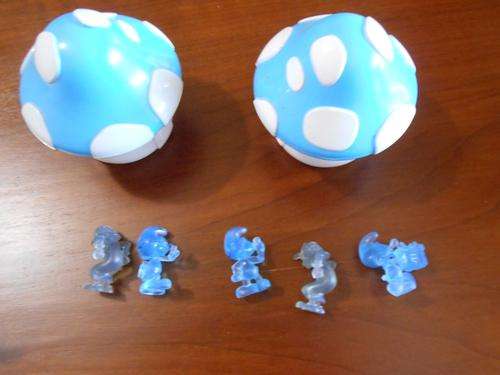 SMURF MUSHROOMS WITH SMURFS