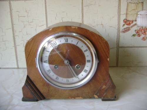 OLD MANTLE CLOCK - MADE IN ENGLAND