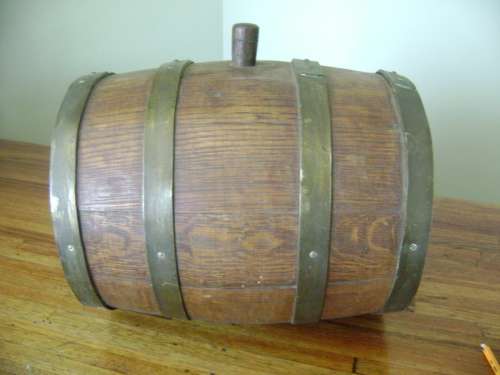 OLDE WINE BARRELL IN GOOD CONDITION - SEE PICTURES FOR MORE INFORMATION