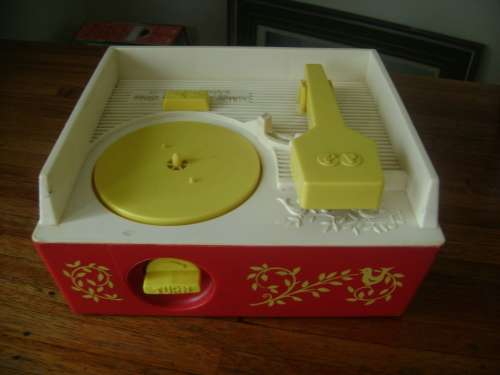 VERY OLD FISHER PRICE MUSIC BOX RECORD PLAYER - MADE U.S.A. -  SEE DESCRIPTION AND PICTURES