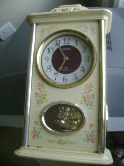 VERY OLD BACKALITE WALL HANGING BATTERY OPERATED CLOCK