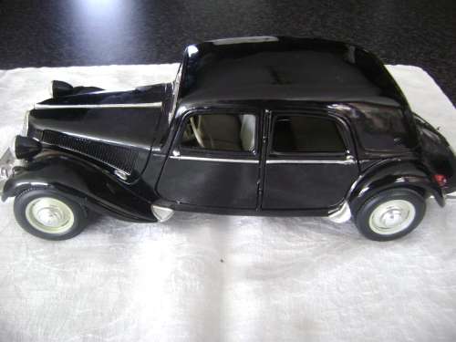 DI CAST METAL CAR - CITROEN 15CV 6 CYLINDER 1932 - MAD3E IN THAILAND