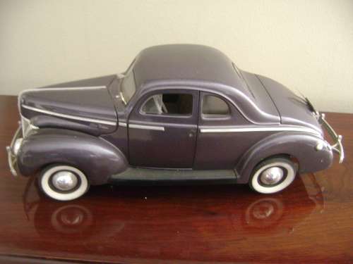 1940 FORD - DI-CAST METAL - VERY GOOD CONDITION