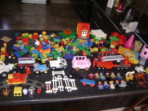 COLLECTION OF LARGE LEGOS - SEE DESCRIPTION AND PICTURES