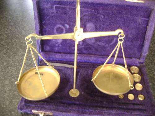 ININDI 508 SCALE IN BOX WITH WEIGHTS - SEE PICTURES