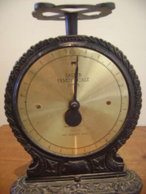 C AST IRON SALTER FAMILY SCALE - MADE IN ENGLAND