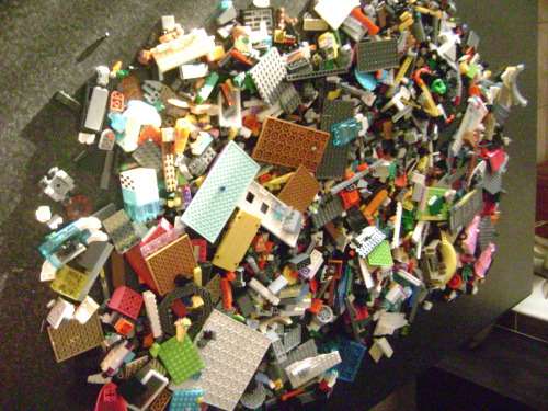 2500 PIECES OF LEGO BLOCKS AND ACCESSORIES