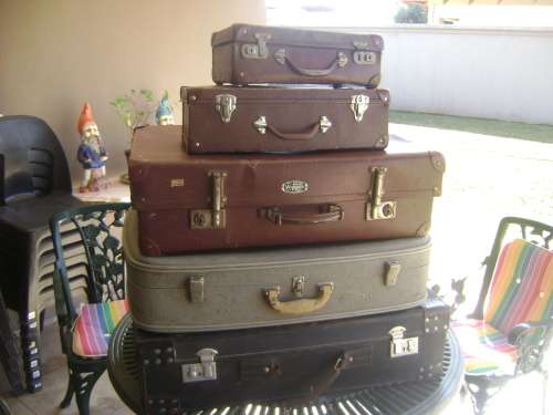 JOB LOT OLD SUITCASES ONE BID ROR ALL
