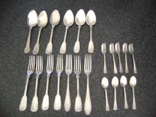 JOB LOT VINTAGE SPOONS AND FORKS