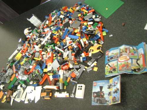 PLUS MINUS 1400 PIECES OF LEGO - PLUS 2X BOOKIES