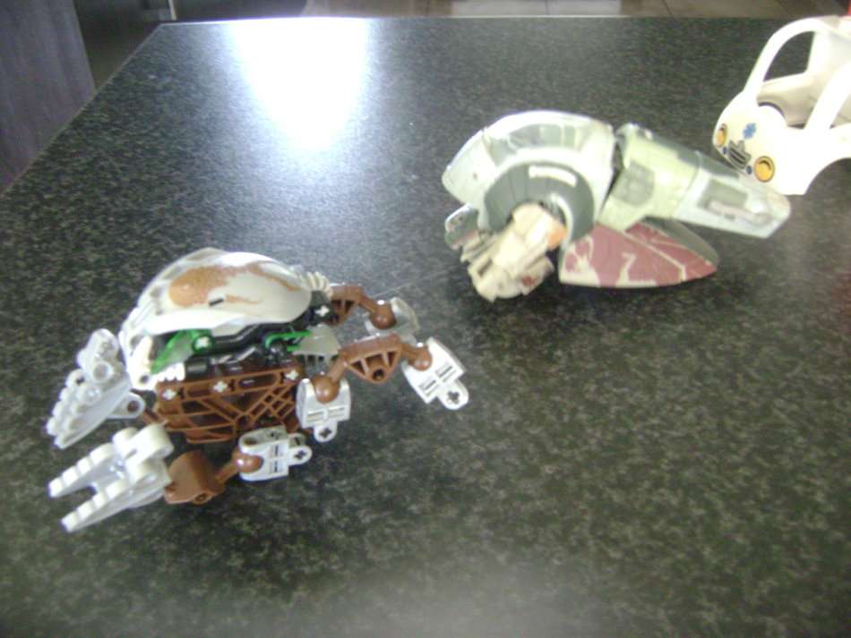 LEGO PIECES AND LITTLE CARS