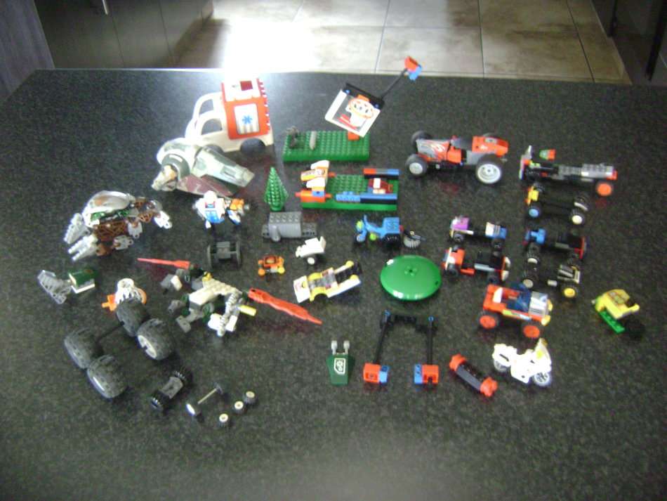LEGO PIECES AND LITTLE CARS