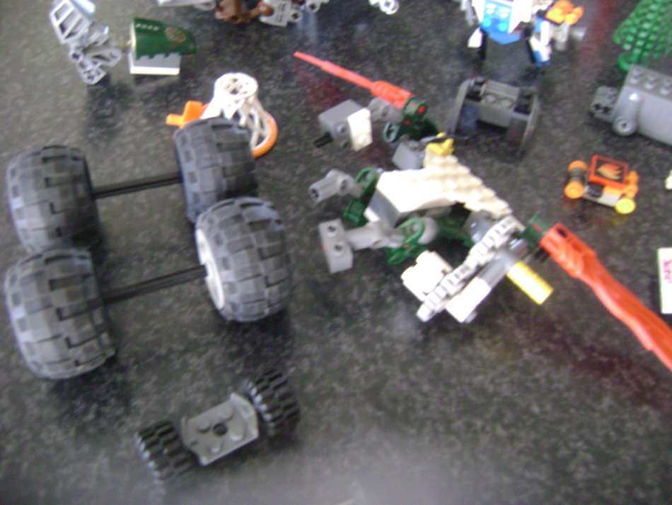 LEGO PIECES AND LITTLE CARS