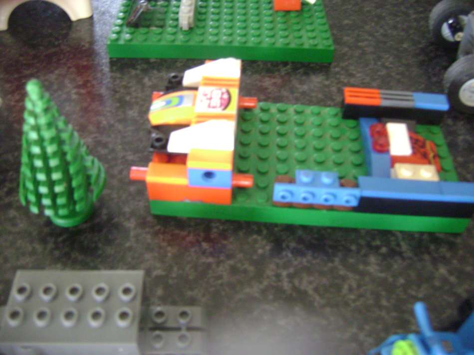 LEGO PIECES AND LITTLE CARS