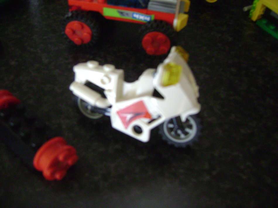 LEGO PIECES AND LITTLE CARS