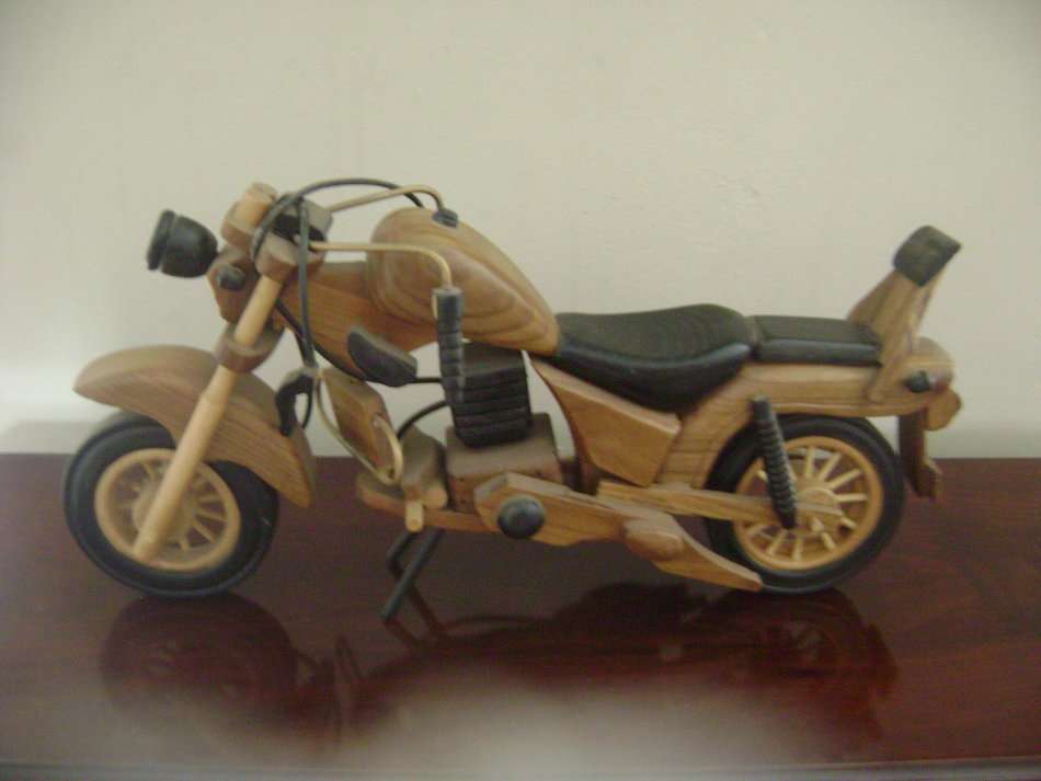 DISPLAY MOTORBIKE MADE OF WOOD