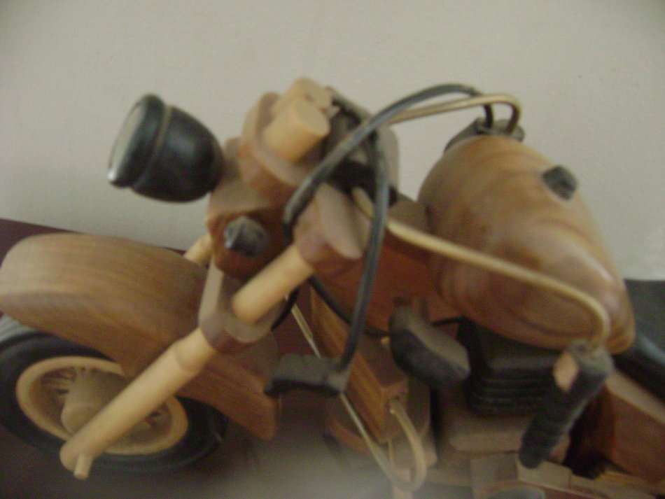 DISPLAY MOTORBIKE MADE OF WOOD