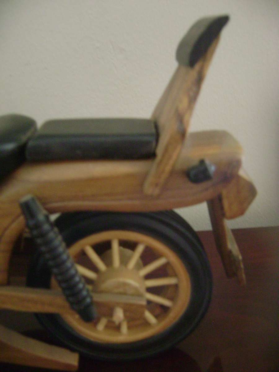 DISPLAY MOTORBIKE MADE OF WOOD