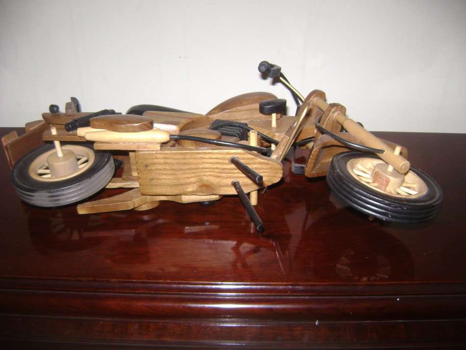 DISPLAY MOTORBIKE MADE OF WOOD