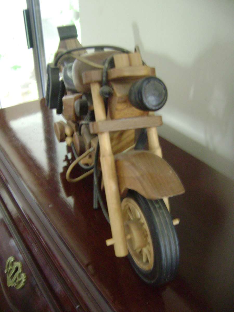 DISPLAY MOTORBIKE MADE OF WOOD