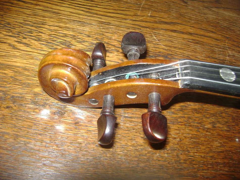 VIOLIN IN CARRY CVASE - STENTER MUSIC CO LTD. - IN GOOD CONDITION