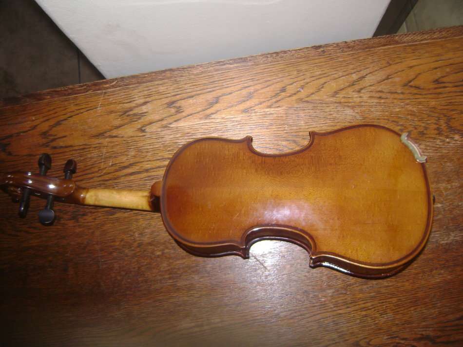 VIOLIN IN CARRY CVASE - STENTER MUSIC CO LTD. - IN GOOD CONDITION
