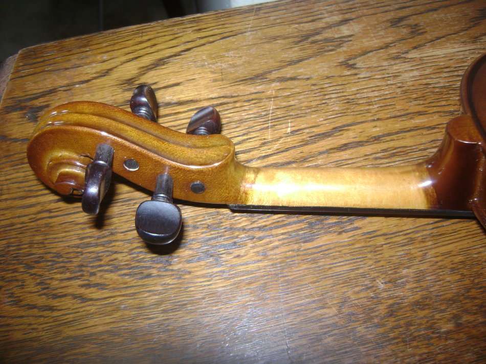 VIOLIN IN CARRY CVASE - STENTER MUSIC CO LTD. - IN GOOD CONDITION