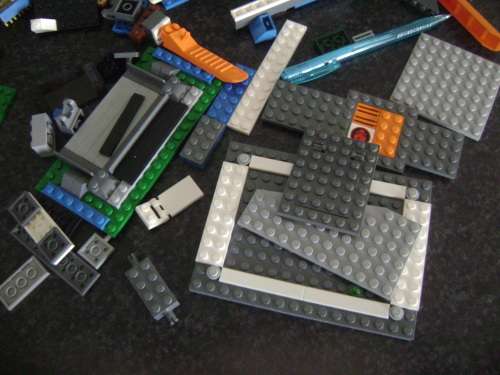 1410 PIECES OF LEGO BLOCKS AND OTHER PIECES