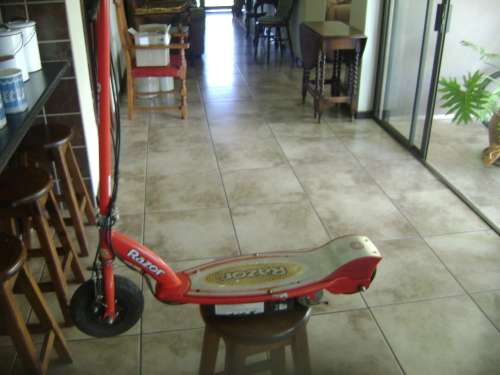 OLD RAZOR BATTERY OPERATED SCOOTER