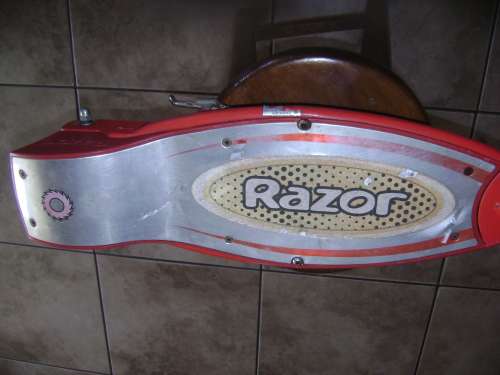 OLD RAZOR BATTERY OPERATED SCOOTER