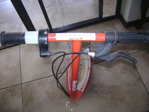 OLD RAZOR BATTERY OPERATED SCOOTER