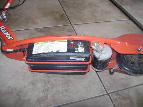 OLD RAZOR BATTERY OPERATED SCOOTER
