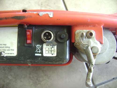 OLD RAZOR BATTERY OPERATED SCOOTER