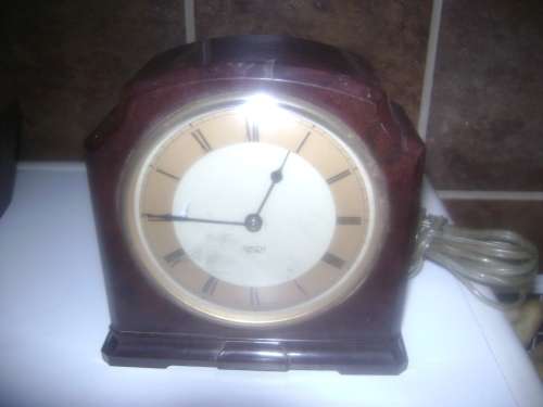 3X VINTAGE MANTLE CLOCKS - SEE PICTURES AND DESCRIPTION