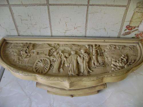 THIS HALF MOON ORIENTAL WALL HANGING STAND FOR ORNAMENTS