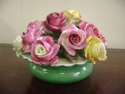 THIS FINE BONE CHINA CROWN  STAFFORDSHIRE FLOWER ARRANGEMENT - MADE IN ENGLAND