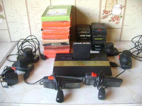 THIS OLD ATARI TV GAME WITH 22 DIFFERENT GAMES IN GOOD CONDITION