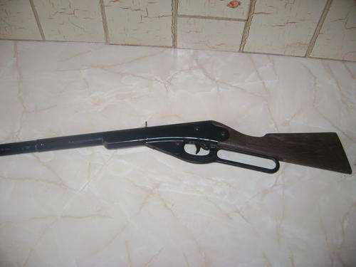 THIS DAISY RIFEL MODEL 105B - MADE IN U.S.A.