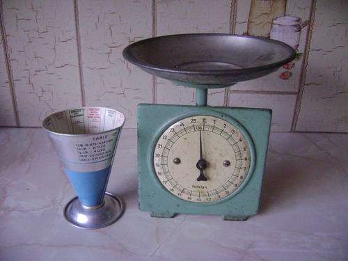 OLD FOREIGN POUND SCALE COMPLETE AND TALA COOKS MEASURING JUG