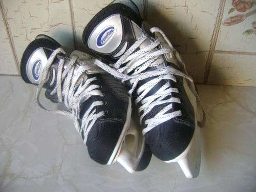 POWERLINE 600 ICE HOKEY SKATES - SIZE 5-VERY GOOD CONDITION