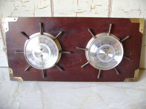 OLD WALL HANGING BEROMETER IN VERY GOOD CONDITION - MADE IN JAPAN