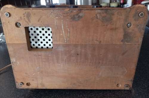 VINTAGE TABLE TOP RADIO