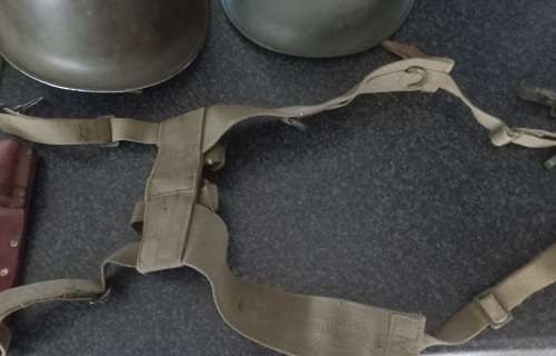 2X ARMY HELMUTS, webbing, 2x knive sheaths