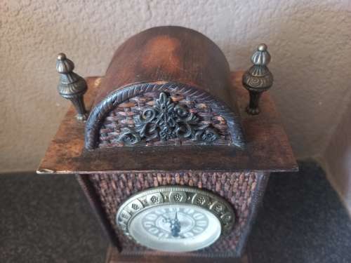 OLD WOODEN MANTEL CLOCK MADE OF WOOD