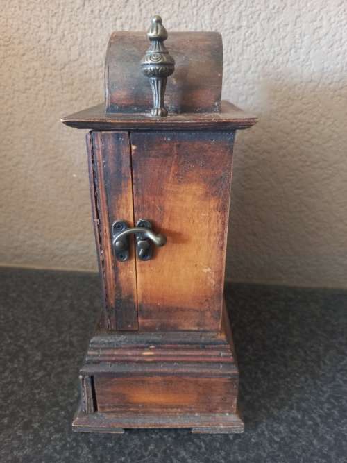 OLD WOODEN MANTEL CLOCK MADE OF WOOD