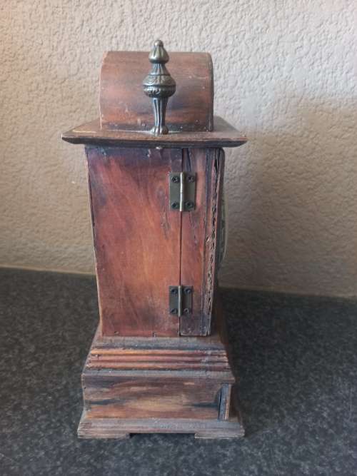 OLD WOODEN MANTEL CLOCK MADE OF WOOD